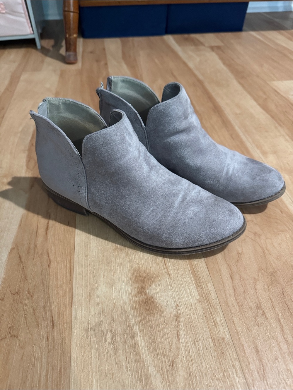Women's Gray Suede Ankle Booties - Stylish Everyday Comfort